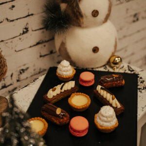 Plateau de réductions sucrées des artisans pâtissiers Maison Hascoët pour les fêtes